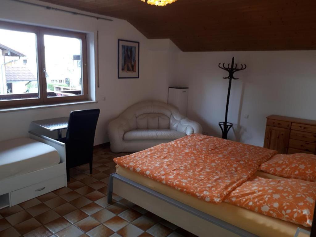 Karl-Stieler-Str. One Room In A 2 Room Appartment ; Lot Space Bruckmuhl Exterior photo